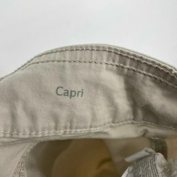 Gloria Vanderbilt Pants Women's 10 Brown Khaki All Around Slimming Effect Capri - Picture 9 of 10